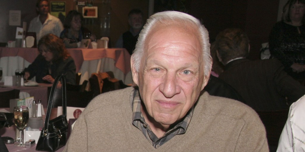 Jerry Heller dans un restaurant