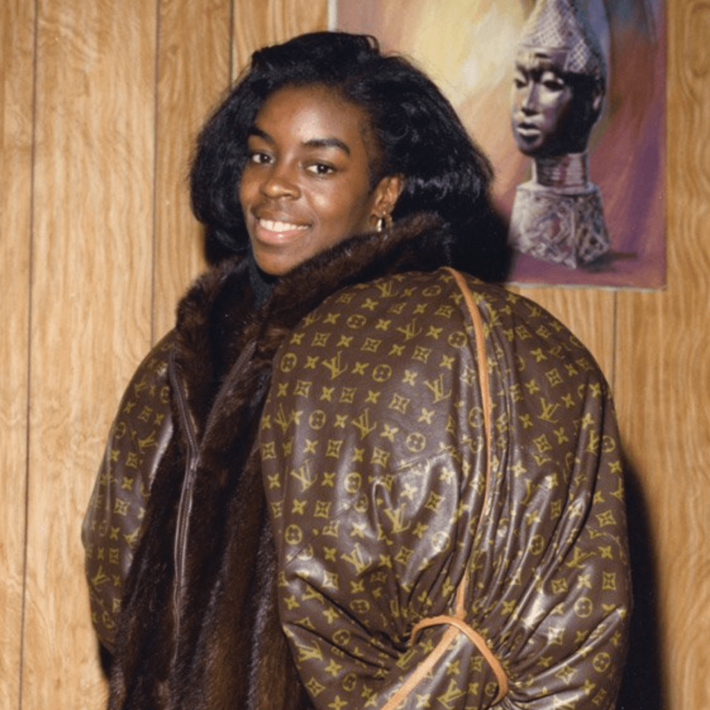 Photo portrait de la sprinteuse Diane Dixon en 1989 avec le fameux blouson Gucci fait par Dapper Dan